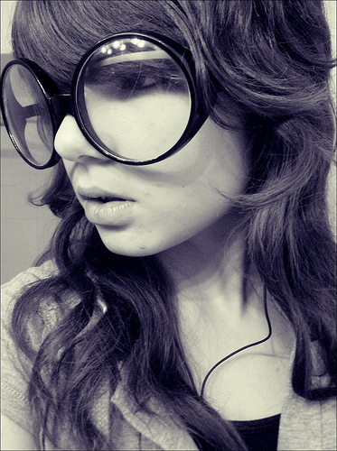 Netistä tilatut silmälasit? (Flickr: Nicki Varkevisser)