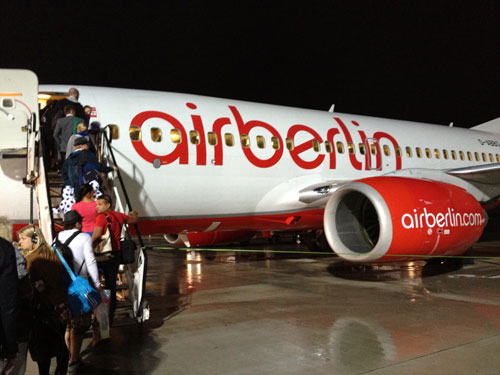 Air Berlinin lentokone Berliinin Tegelin kentällä 20.6.2012