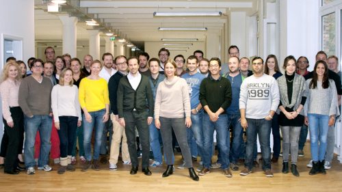 Ihmiset Raisinin takana