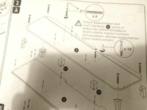 Ohjeen ehdottama tapa tv-tason jalkojen kiinnitykseen