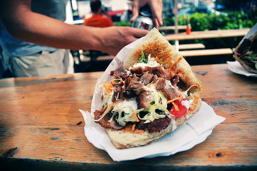 Viikon ruokalista: kebab, kebab, kebab, pizza, kebab... (Flickr: Alex Kehr)